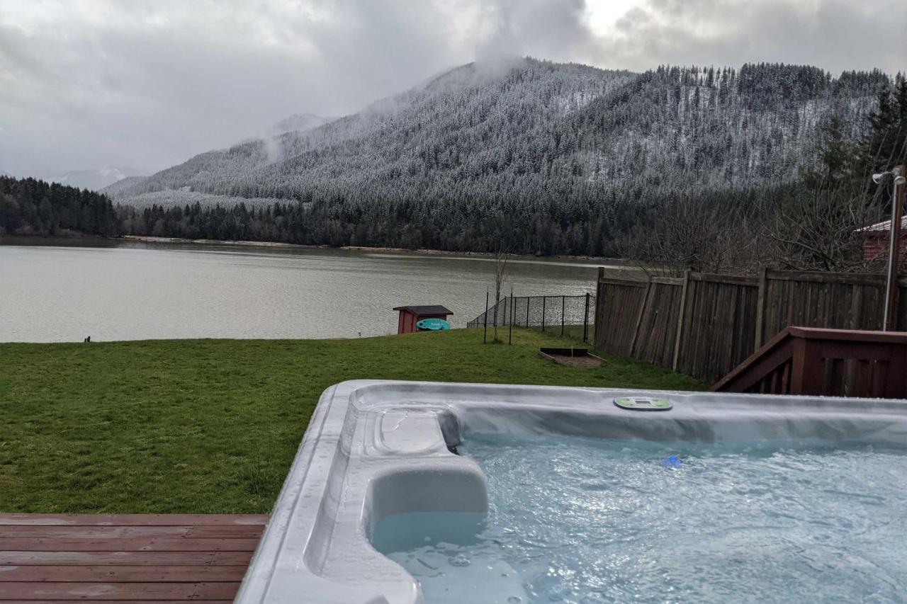 Lakefront Cabin With Stunning Mountain Views And Dock! Mineral Exterior photo